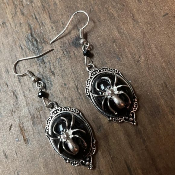 Halloween Spider Earrings - Picture 4 of 4